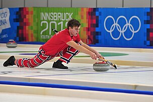 Martin Sesaker, joueur de curling norvégien au Jeux olympiques de la jeunesse d'hiver de 2012 à Innsbruck (Tyrol). (définition réelle 4 288 × 2 848)