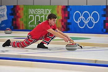 Martin Sesaker, joueur de curling norvégien au Jeux olympiques de la jeunesse d'hiver de 2012 à Innsbruck (Tyrol). (définition réelle 4 288 × 2 848)