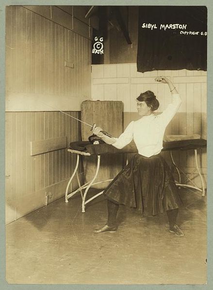 File:1910 to 1920 Sibyl Marston holding foil.jpg