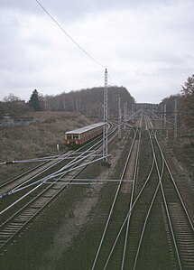 Train S10 au changement d'itinéraire 6009/6010 avant d'entrer dans la gare S-Bahn de Bergfelde (1997).