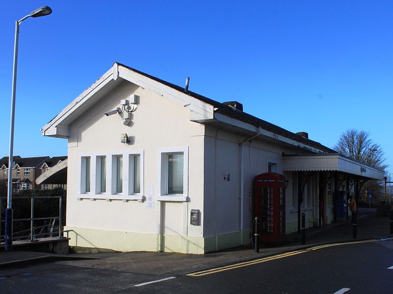 File:2013 at Liskeard station - main building.jpg