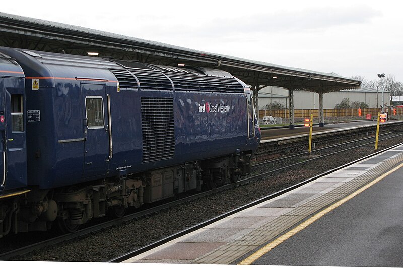 File:2014 Taunton track renewals - FGW 43186 at temporary stop light.JPG