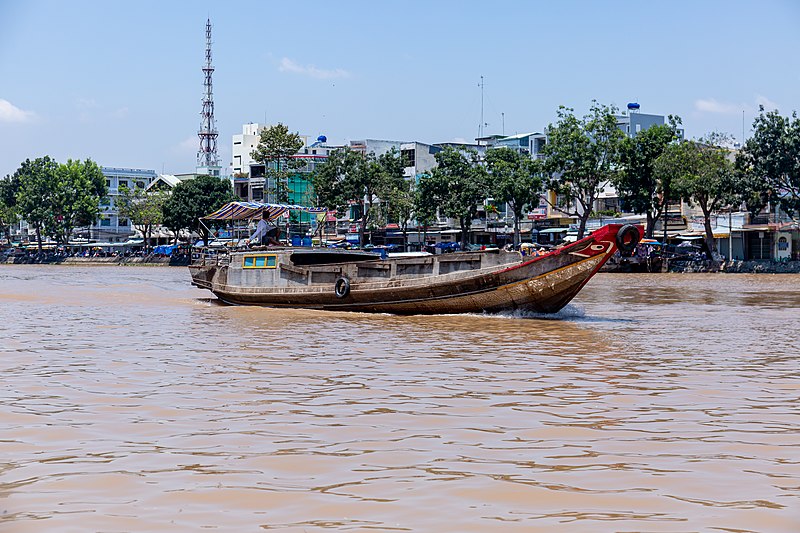 File:20190924 Ben Tre river boat-1.jpg