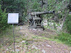 Un canon de Bange donné aux Finlandais pour la Deuxième Guerre mondiale qui en firent un canon de forteresse.