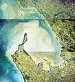 与那覇湾（宮古島市）の空中写真。（1977年撮影）