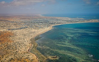 The coast south of Mogadishu Aerial views of Kismayo 06 (8071381265).jpg