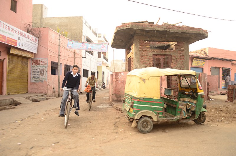 File:Agra, RTW 2012 (8410501476).jpg