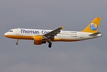 Airbus A320-200 der Condor in Hybridbemalung mit Condor-Farben, aber Thomas-Cook-Schriftzug und -Logo