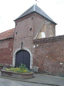 Røgelse kendt som Layens med veranda-dovecote dateret 1779