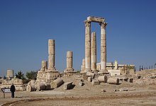 Ruins of the Roman Temple of Hercules on Citadel Hill Amman BW 2.JPG