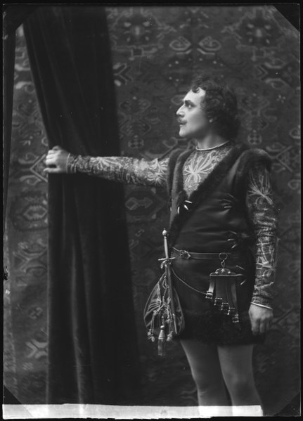 File:Anders de Wahl as Prinzivalle in Monna Vanna at Svenska teatern 1903 - SMV - GV009.tif