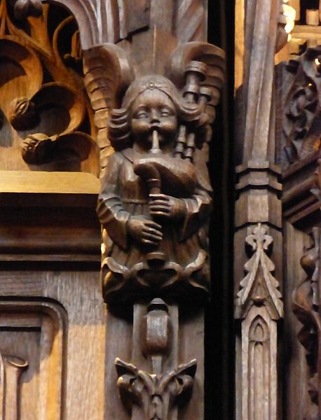 File:Angel playing bagpipes, St. Giles, Edinburgh.JPG