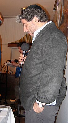 Rosensweig Leading Community Passover Seder at Habonim (2014) Avrum Rosensweig Leading Community Passover Seder at Habonim (2014).jpg