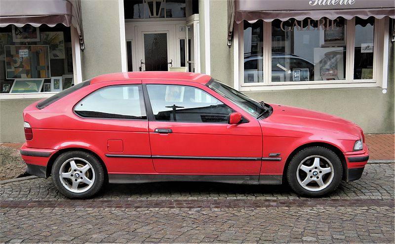 File:BMW E36 in Bruchhausen-Vilsen.jpg