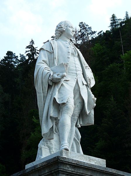 File:Bagnères-de-Luchon statue Étigny (1).JPG