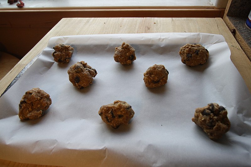 File:Baking oatmeal chocolate chip cookies 61.jpg