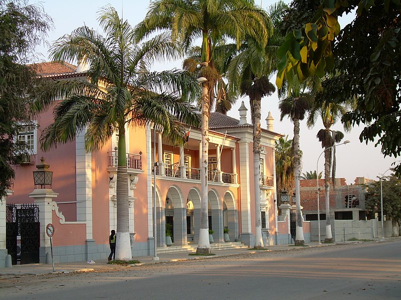 File:Banco Nacional, Benguela, Angola.jpg