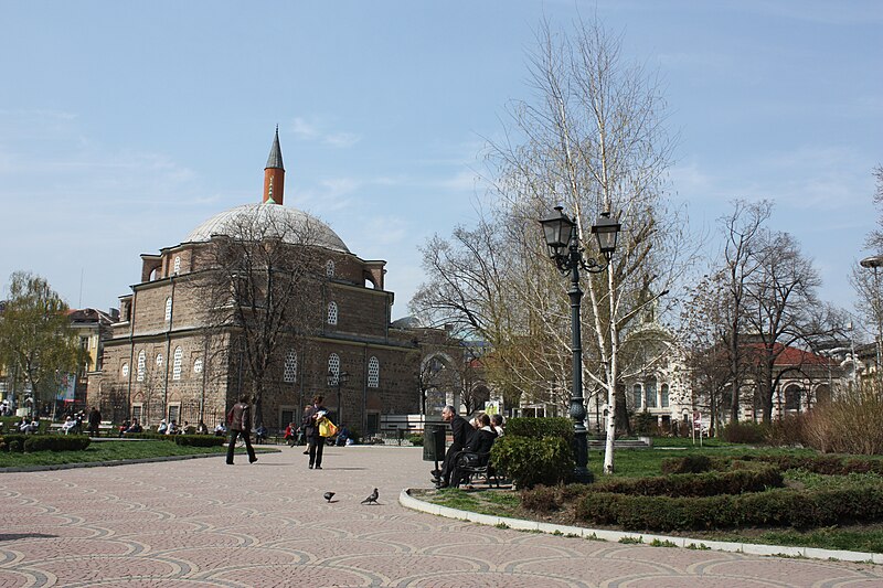 File:Banya Bashi Mosque Sofia die große Moschee im Zentrum 002.JPG