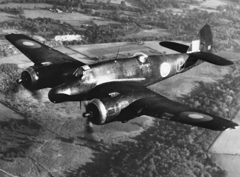 File:Beaufighter Mk VIF X7579 night fighter prototype with centimetric AI radar.jpg