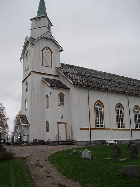 File:Beitstad kirke inngangsparti.jpg