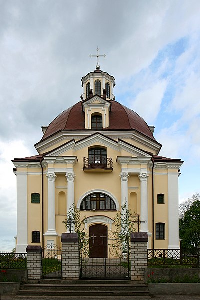 File:Belarus-Miadziel-Kaścioł Maci Božaj Škaplernaj.jpg