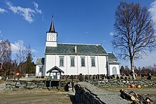 Fil:Berkåk_kirke_kyrkje_Church_1878_Kjerkeveien_Rennebu_Trøndelag_Norway_Kirkegård_Cemetery_Vår_Spring_etc_2019-04-25_DSC04820.jpg