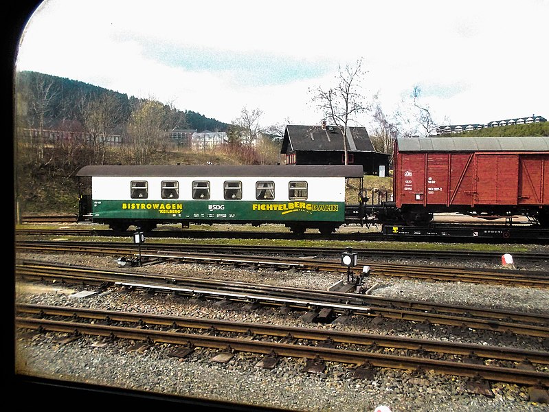 File:Bistrowagen Keilberg der Fichtelbergbahn.jpg