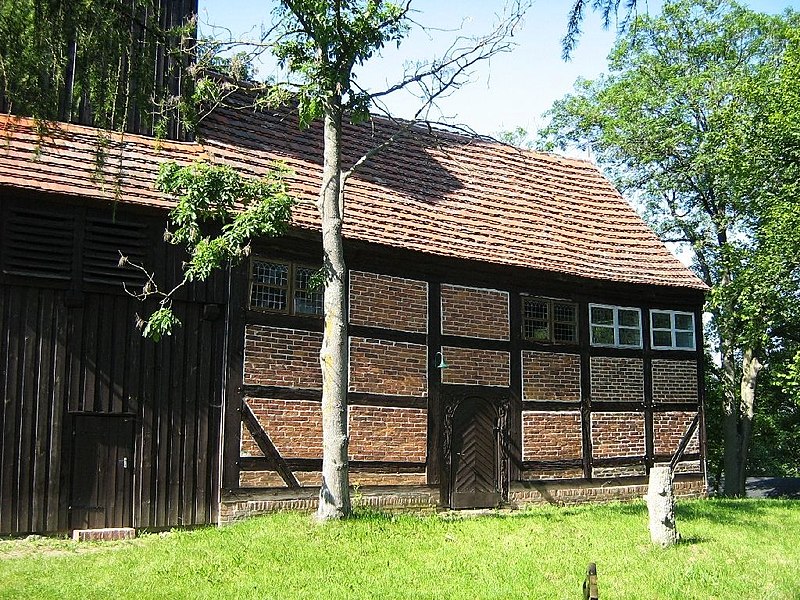 File:Blankenfoerde-Kirche-11-05-2007-252.jpg