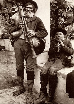 Bruno, Giuseppe (1836-1904) - Piffieri ambulanti calabresi - Cartolina Galifi Crupi.jpg