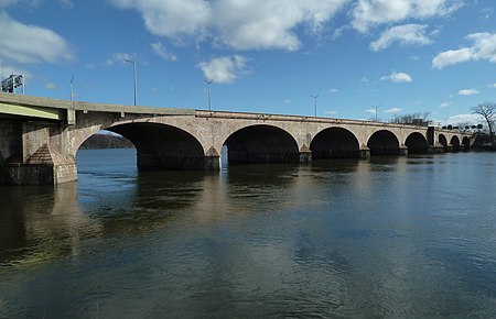 Fail:Bulkeley Bridge in Hartford CT.jpg