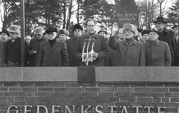 Speech at the 1951 Memorial to the Socialists commemorating Rosa Luxemburg, with Honecker, Mielke, and other high-ranking GDR leaders, January 1989