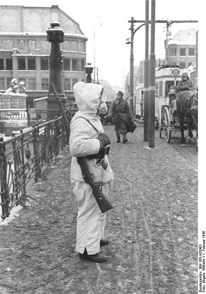 File:Bundesarchiv Bild 183-H26401, Königsberg, Posten auf einer Brücke.jpg