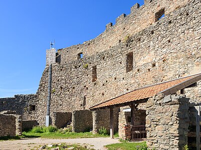 Castle courtyard and "High Mantle" (Mantle wall) Eisenberg Castle Eisenberg Germany