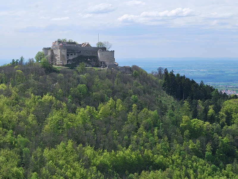 File:Burg Hohenneuffen vom Wilhelmsfels (1).jpg