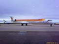 CRJ900 de Air Nostrum estacionado en el aeropuerto de Valladolid.