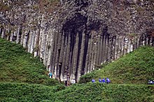 Trap rock forming a characteristic stockade wall, Giant's Causeway, Northern Ireland Calzada de los gigantes01.jpg