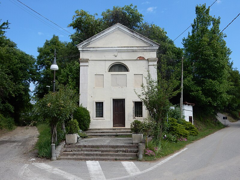 File:Cappella di Sant'Anna, Mombello di Torino, Italy.jpg