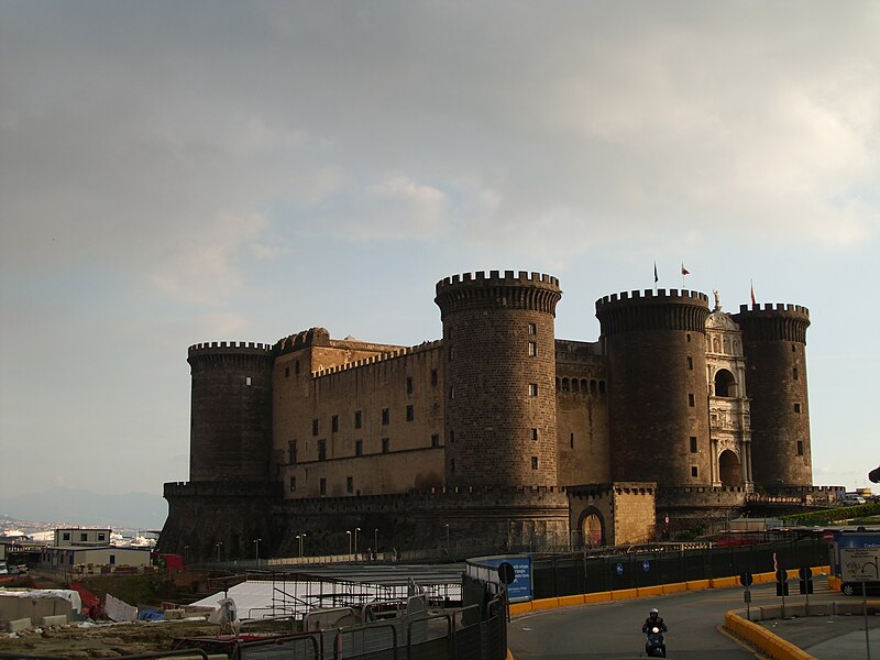 File:Castel Nuovo 2011.JPG