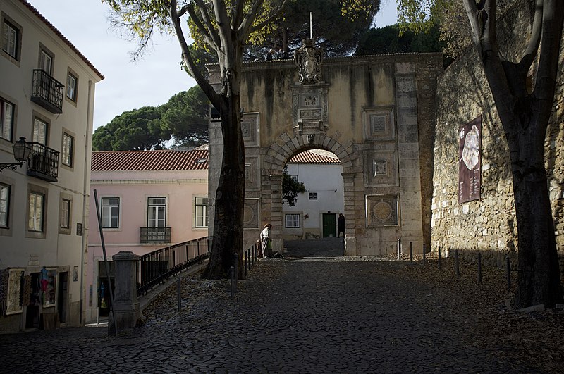 File:Castelo de São Jorge, Lisbon (11977395183).jpg