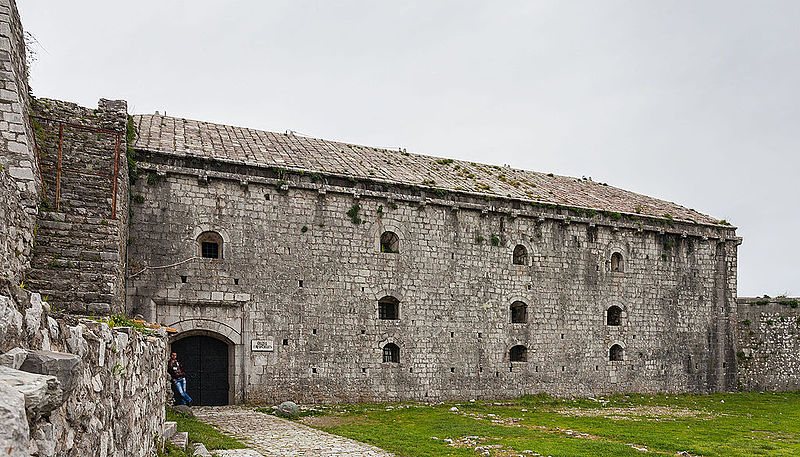 File:Castillo de Rozafa, Shkodra, Albania, 2014-04-18, DD 14.JPG