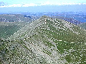 Utsikt fra Helvellyn til Catstye Cam, ryggen til venstre er Swirral Edge