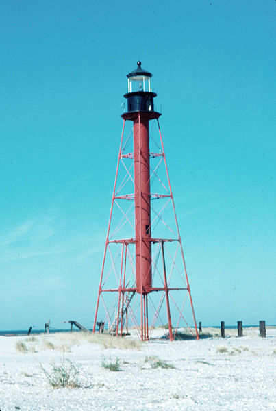 File:Chandeleur Island Light 02.jpg