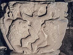 Chapiteau de Daniel dans la fosse aux lions (musée lapidaire de Mozac - 63).