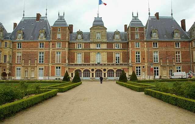 640px-Chateau_d%27Eu_04.jpg