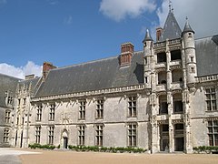 Chateaudun Chateau 11.jpg