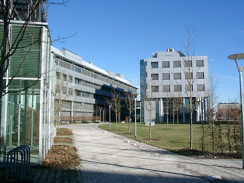 File:Chemistry faculty of the LMU 2003.JPG