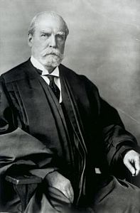 Presidente del Tribunal Supremo Charles Evans Hughes.jpg