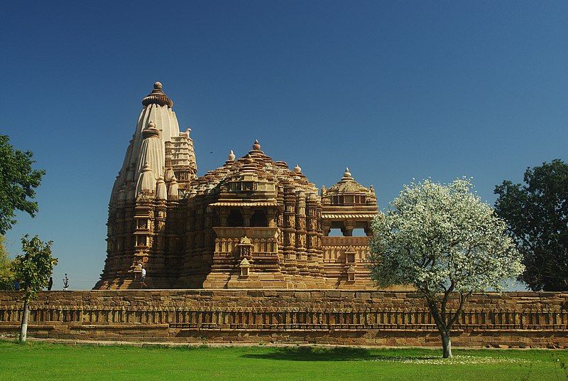 File:Chitragupta temple belonging to Western Group of Temples at Khajuraho in Madhya Pradesh.jpg