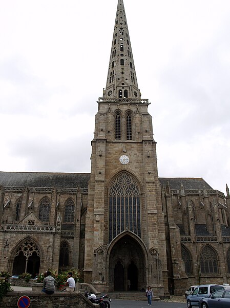 File:Church Tréguier.JPG