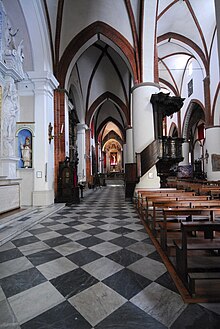 The church's interior Collegiata San Fiorenzo 13.JPG